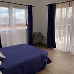 Rosa De La Laguna Villa